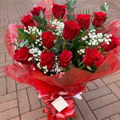 A DOZEN LUXURY RED ROSES