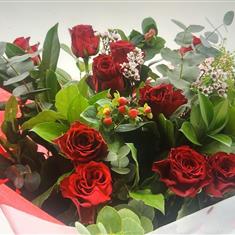 12red rose Valentine bouquet 